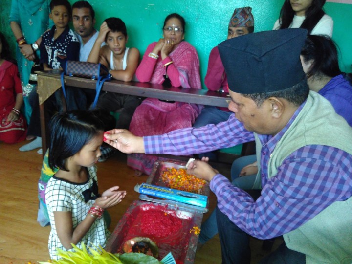 Dashain-tika-childhome1-1476437919.jpg