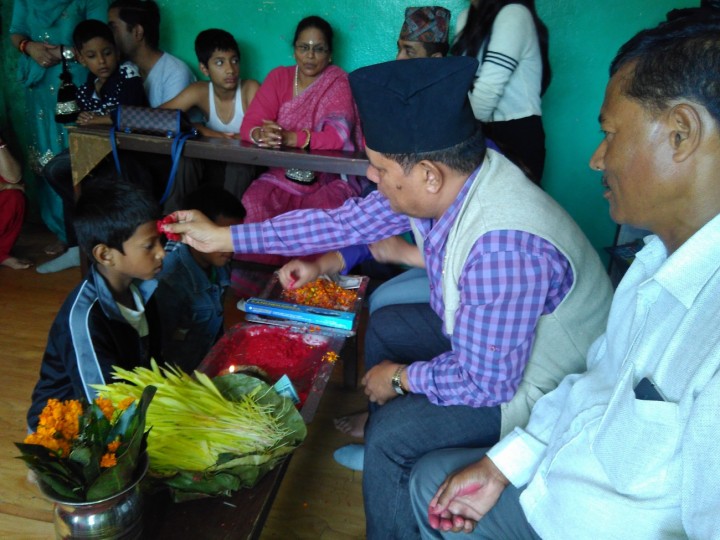 Dashain-tika-childhome2-1476437919.jpg