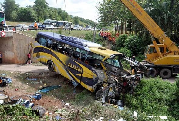 Bus-accident-1482579774.jpg