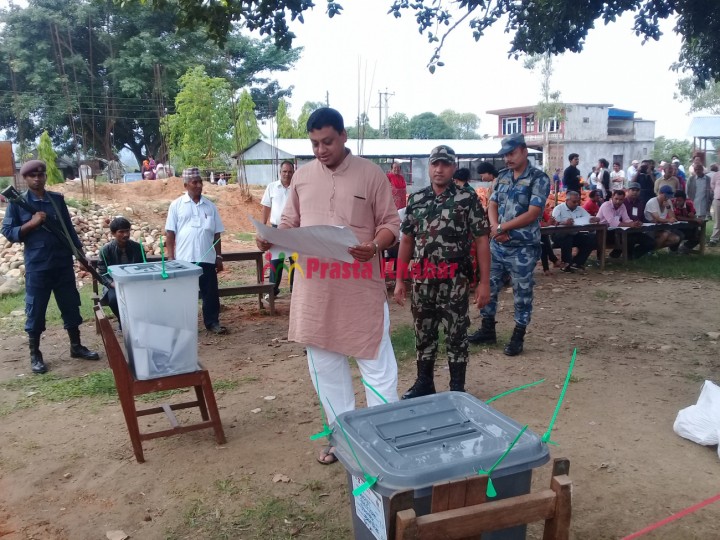 Indra-Baniya-Voting2-1494738948.jpg