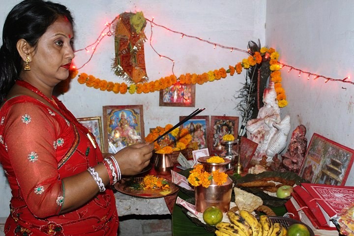 Laxmi-puja-1508372130.jpg