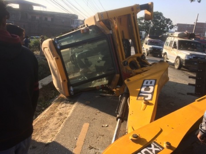 JCB-1510454037.jpg