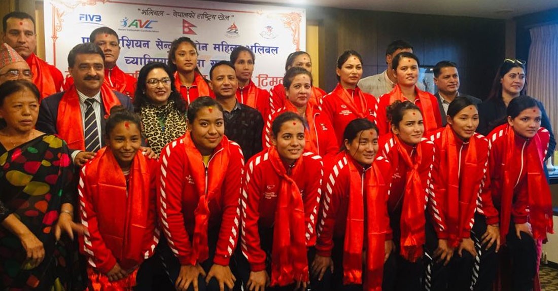 female-footaball-team-1573053269.jpg