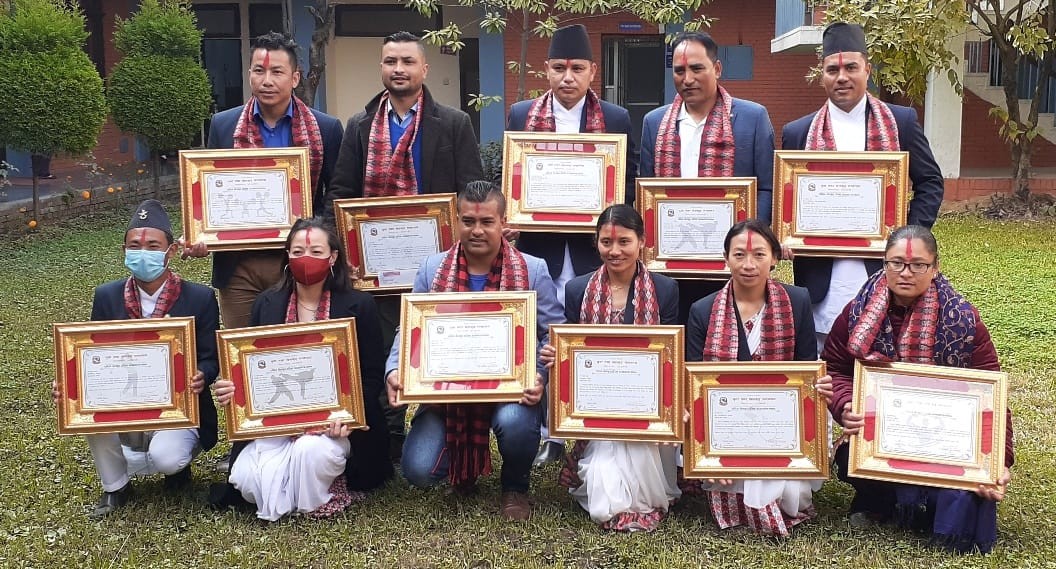Award-1608692074.jpg