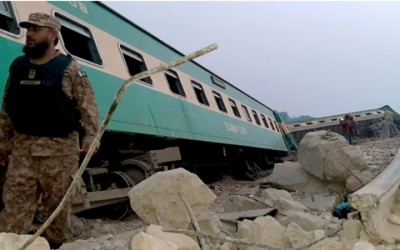 Pakistan_train_accident-1623044210.jpg