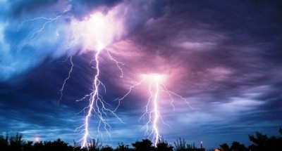 lightning-trees-chatyang-1643949511.jpg