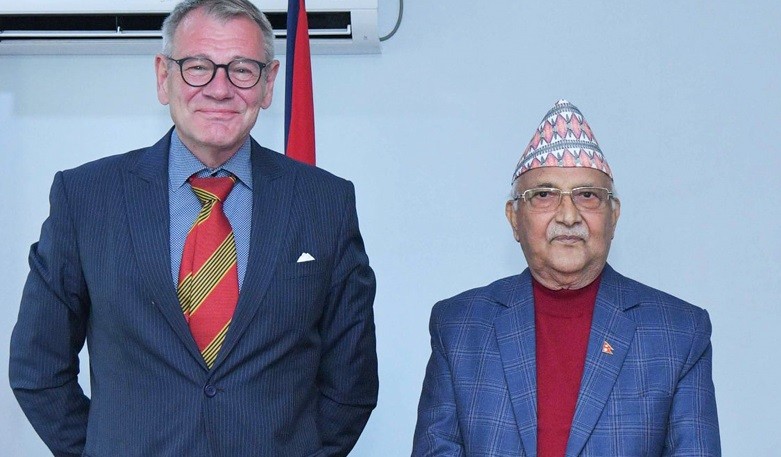 oli-and-german-ambassdor-1644975695.jpg