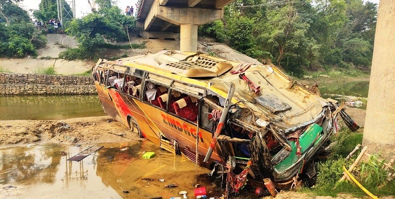 buss_accident_rupandehi_B-1654405722.jpg