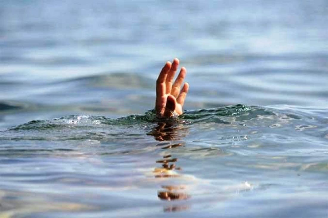 Child-Sink-in-Water-Lake-1660440456.jpg