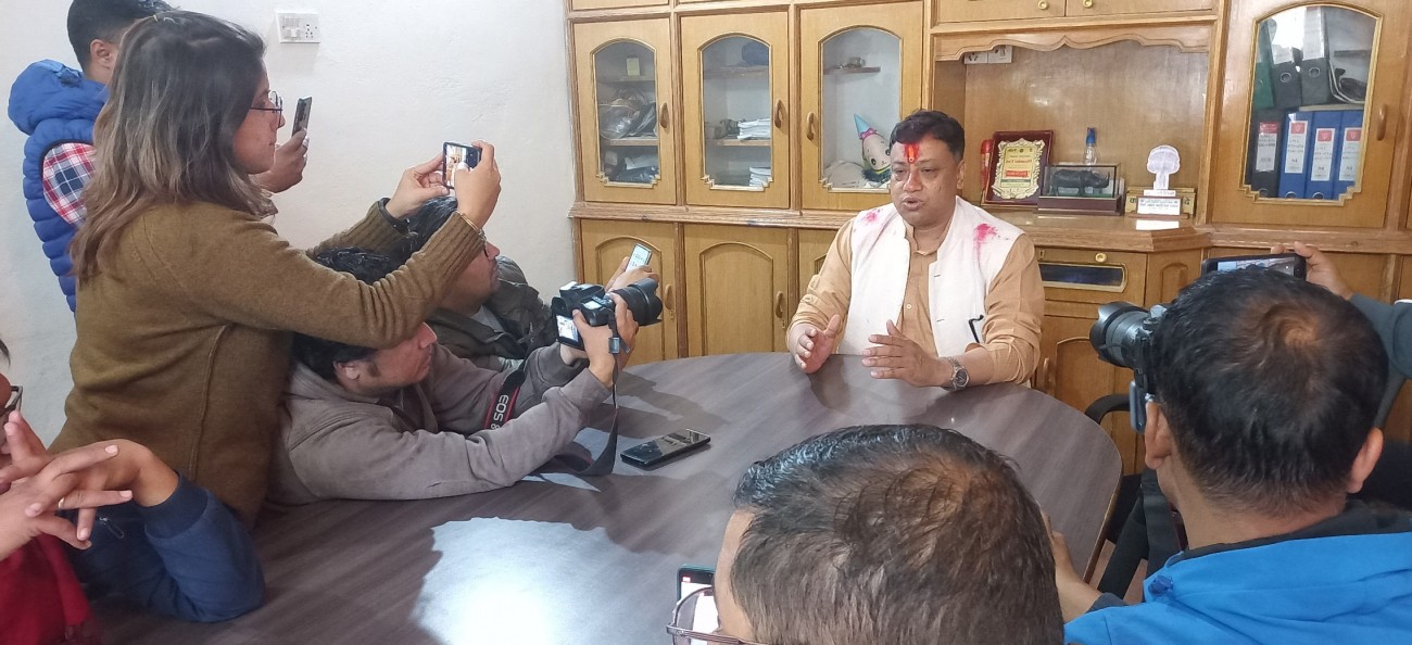 Indra-Baniya-Press-Meet-1669298893.jpg