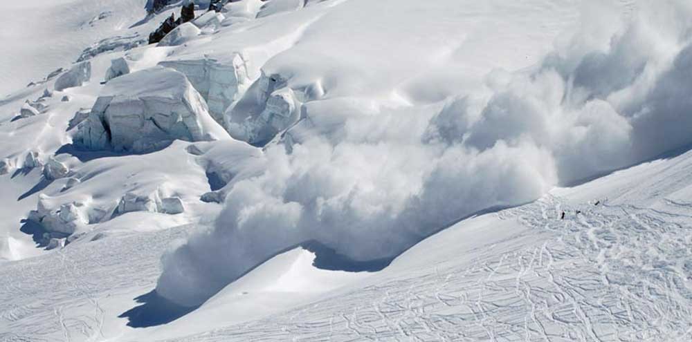 himpahiro-snowslide_20190-1762220901.jpg